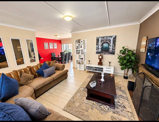 3 BEDROOM HOUSE FOR SALE IN GLEN MARAIS